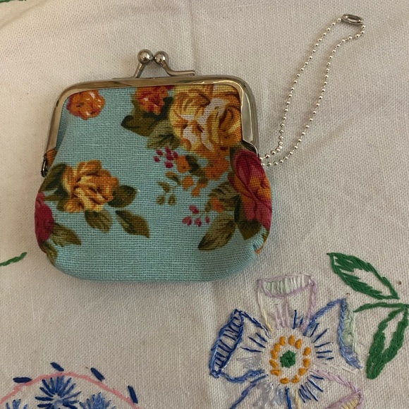 Handmade Handbags - New Handmade Kiss-lock Floral Clutch Coin Purse/Charm